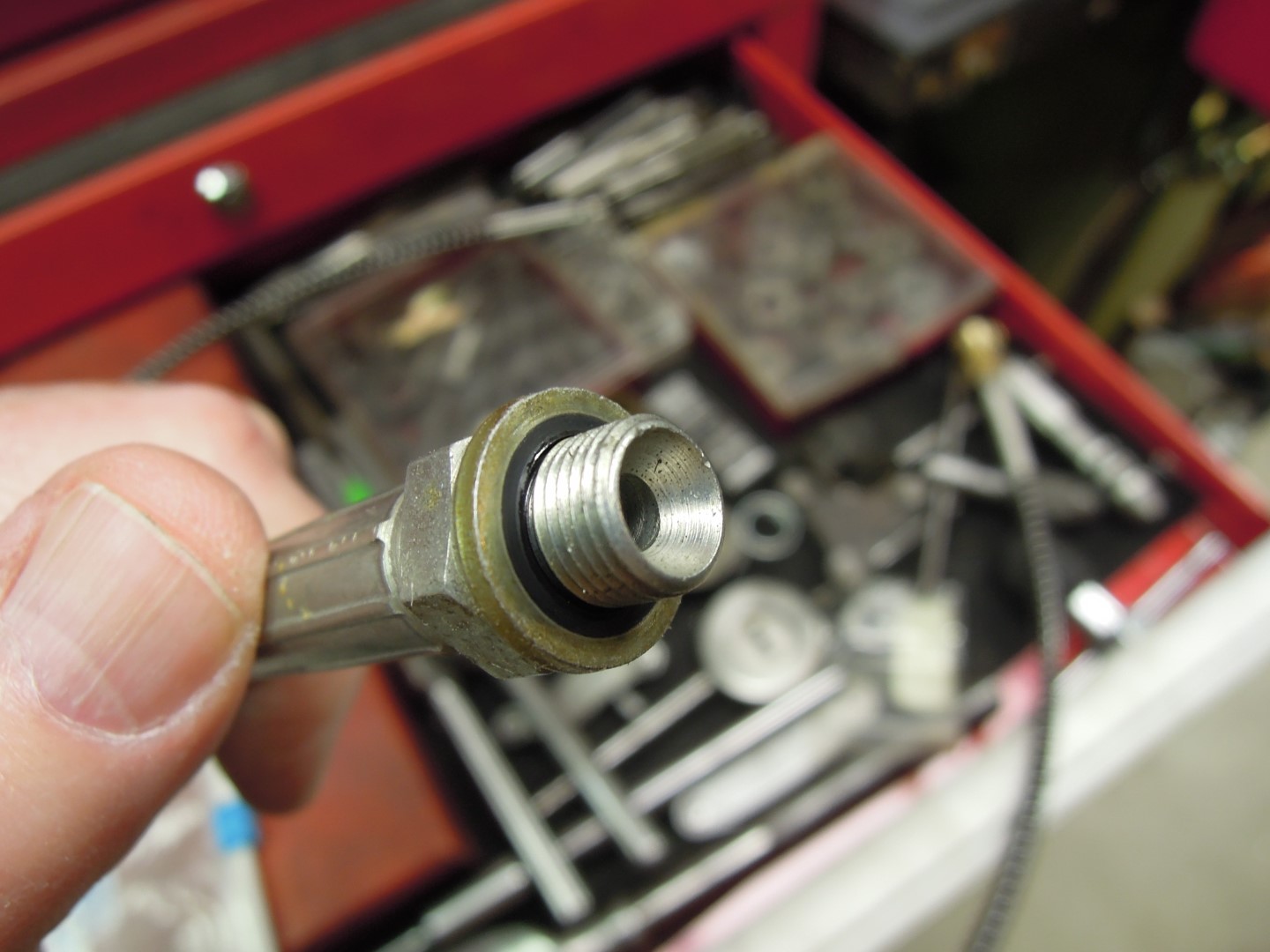 01 End of the incumbent fitting 3-8 x 28 (Large).JPG