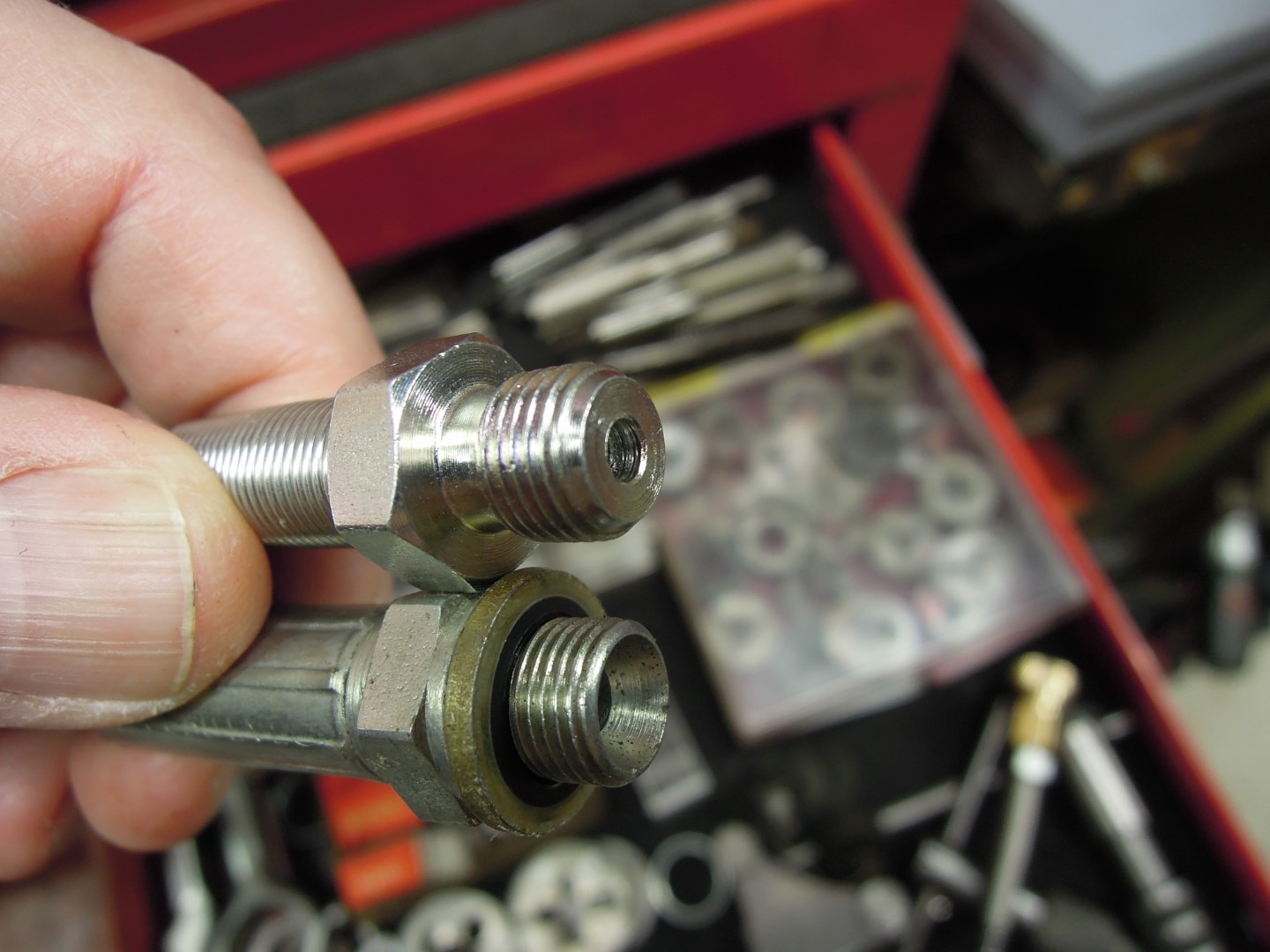03 Fittings compared - M10 on top 3-8 on bottom (Large).JPG