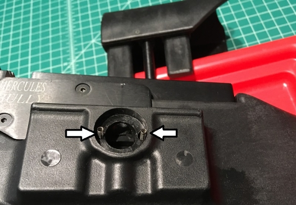 1527565307_16482687655b0ccbfb073f60.02163026_Hatsan_Bully_hammer_spring_adjustment_step_2a.jpg