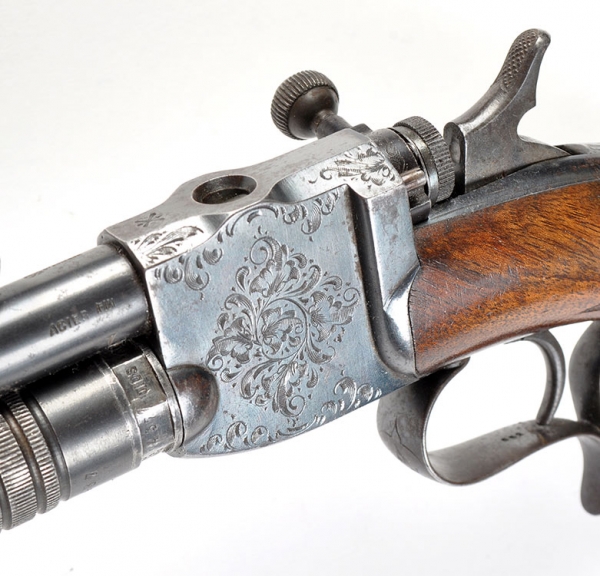 1531851001_4885236685b4e30f9e04a17.76112799_pistol.jpg
