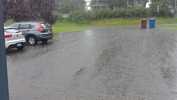 1534111467_10764159655b70aeeb8d93d6.84640884_rainy day.jpg