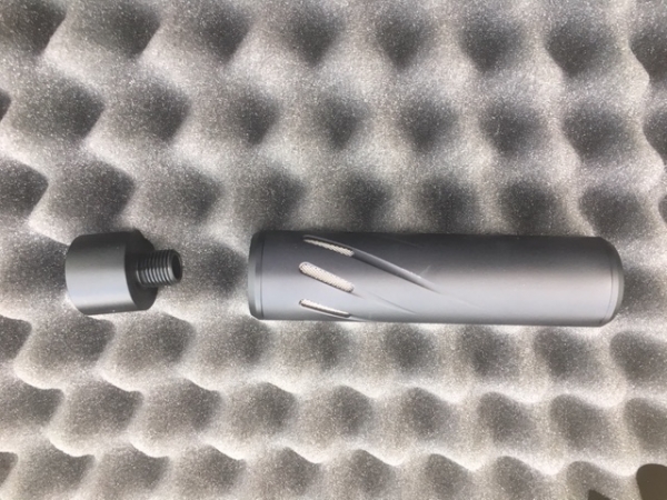 1534899621_13853254205b7cb5a572f078.15998421_FX adapter and Huggett.jpg