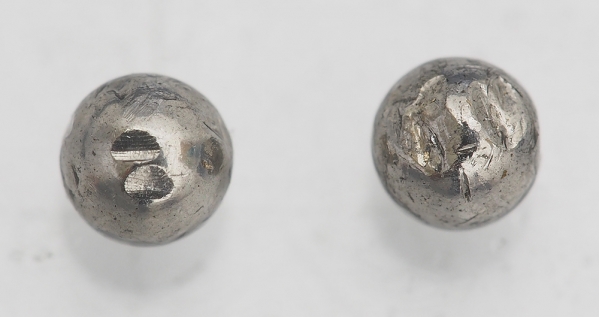 1538231244_10437326195baf8bcc12d7b2.00472829_deformed balls low resol.jpg