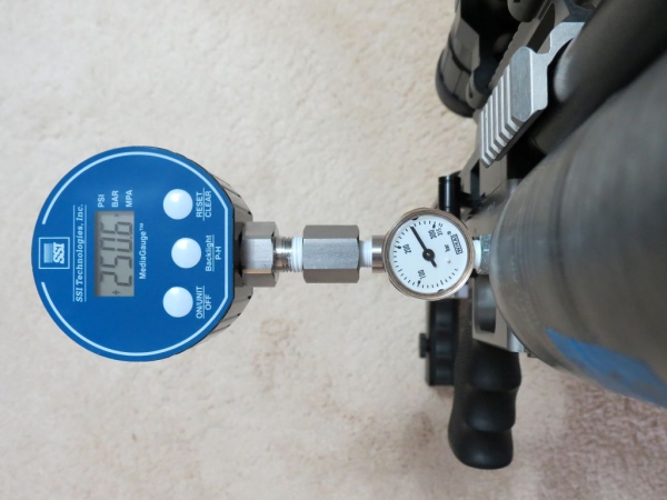 1539713517_16575657925bc629ed23ca40.36548424_Wika gauges 0002.JPG