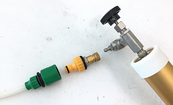1541024193_4042847905bda29c13e6464.34546430_water hose connection 1.jpg