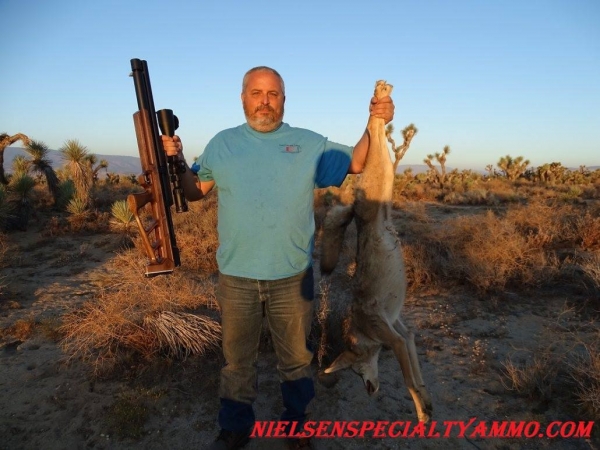 1545077587_16504404625c180353b936d5.21396763_Nick-holding-Coyote.jpg