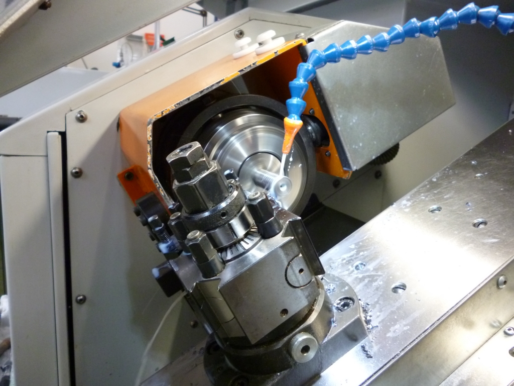 1561907040_9210417185d18cf60533b96.14616918_Making dies with CNC machine.JPG