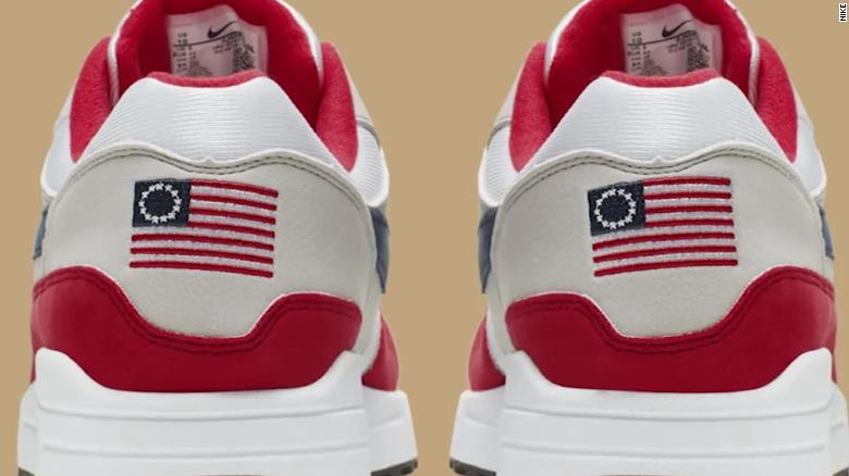 1562249850_323848925d1e0a7ae0cd11.04648728_Betsy Ross_Nike.jpg