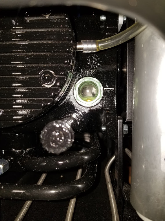 1566779350_10744963635d6327d6402098.30441045_LC-110 oil level 20190722_145525.jpg