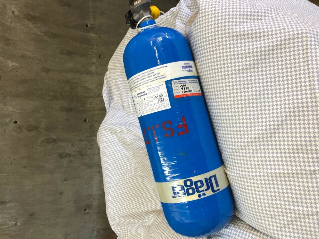 1570553096_10717535865d9cbd08e90cd4.54409540_Drager 60 min CF tank.jpg