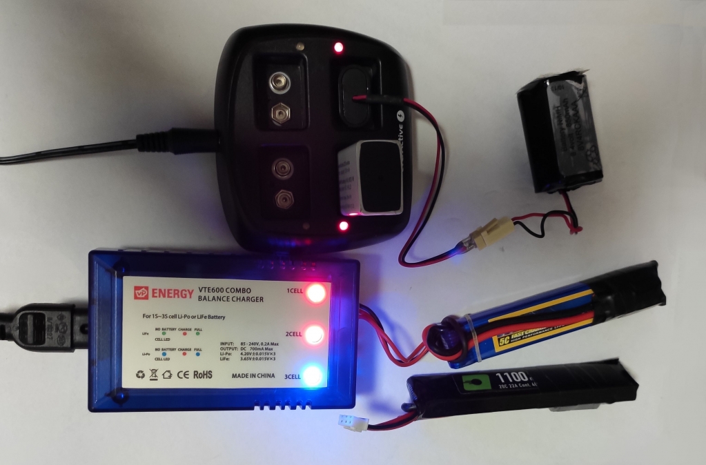 1570949778_11623036175da2ca92b0f0b5.07909987_Bat_charger.jpg