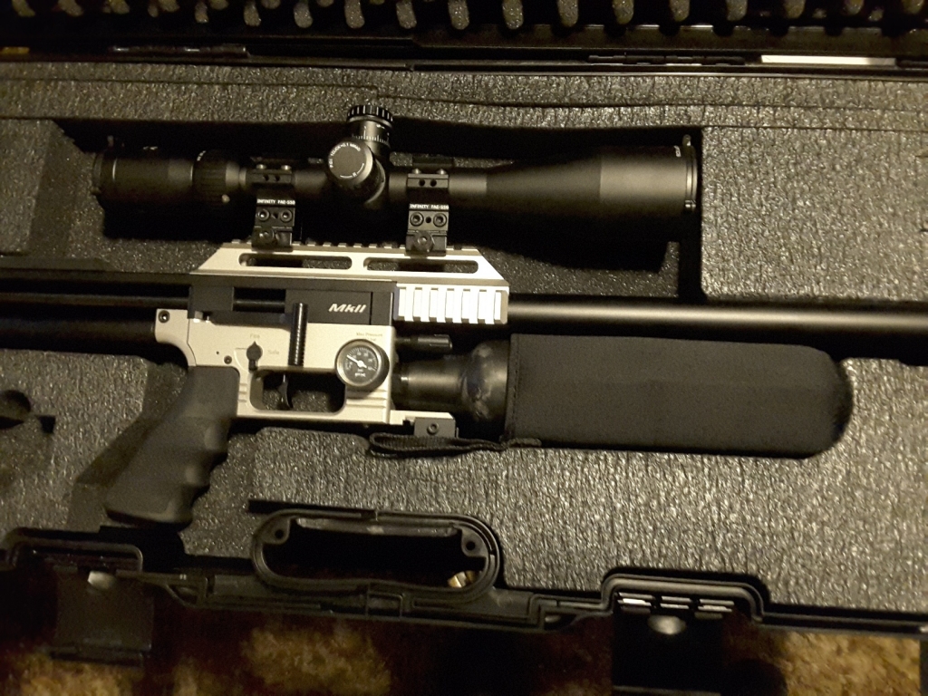 1573000520_752570215dc21548e6d3d4.06562501_carbon fiber bottle protector.jpg