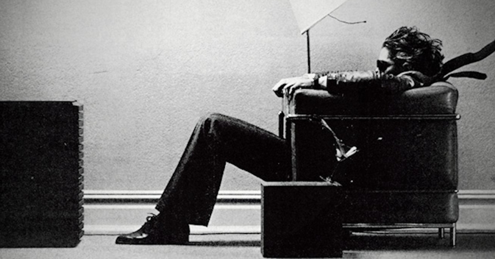1578094634_13356243705e0fd02a8aa1c1.74198107_Maxwell-Blown-Away-Guy-1.jpg