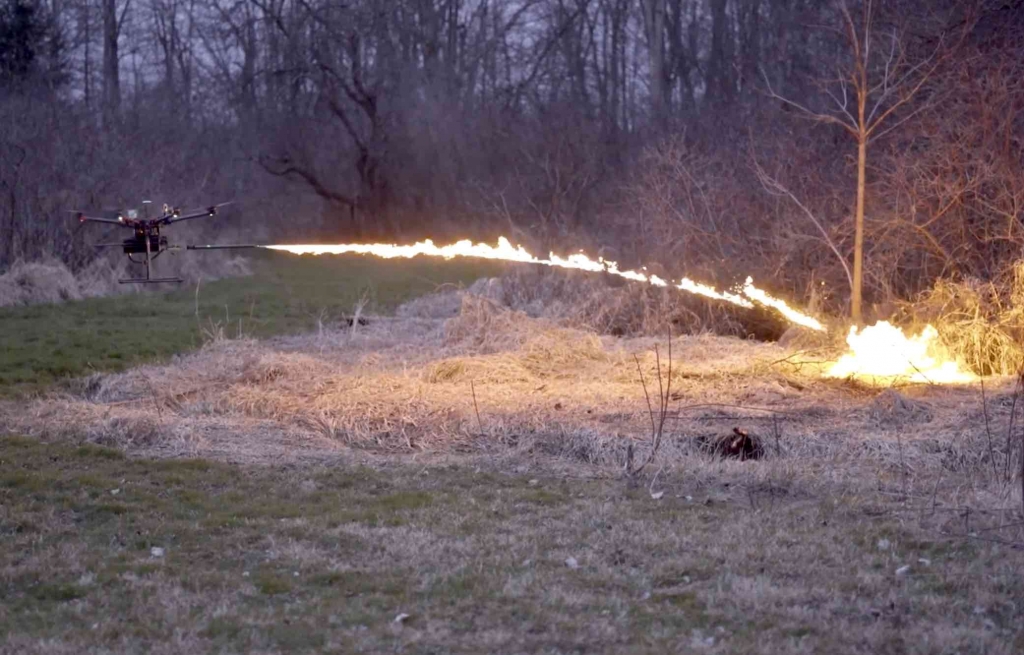 1581830860_18499573605e48d2cca660d7.52148247_drone_flamethrower2.jpg
