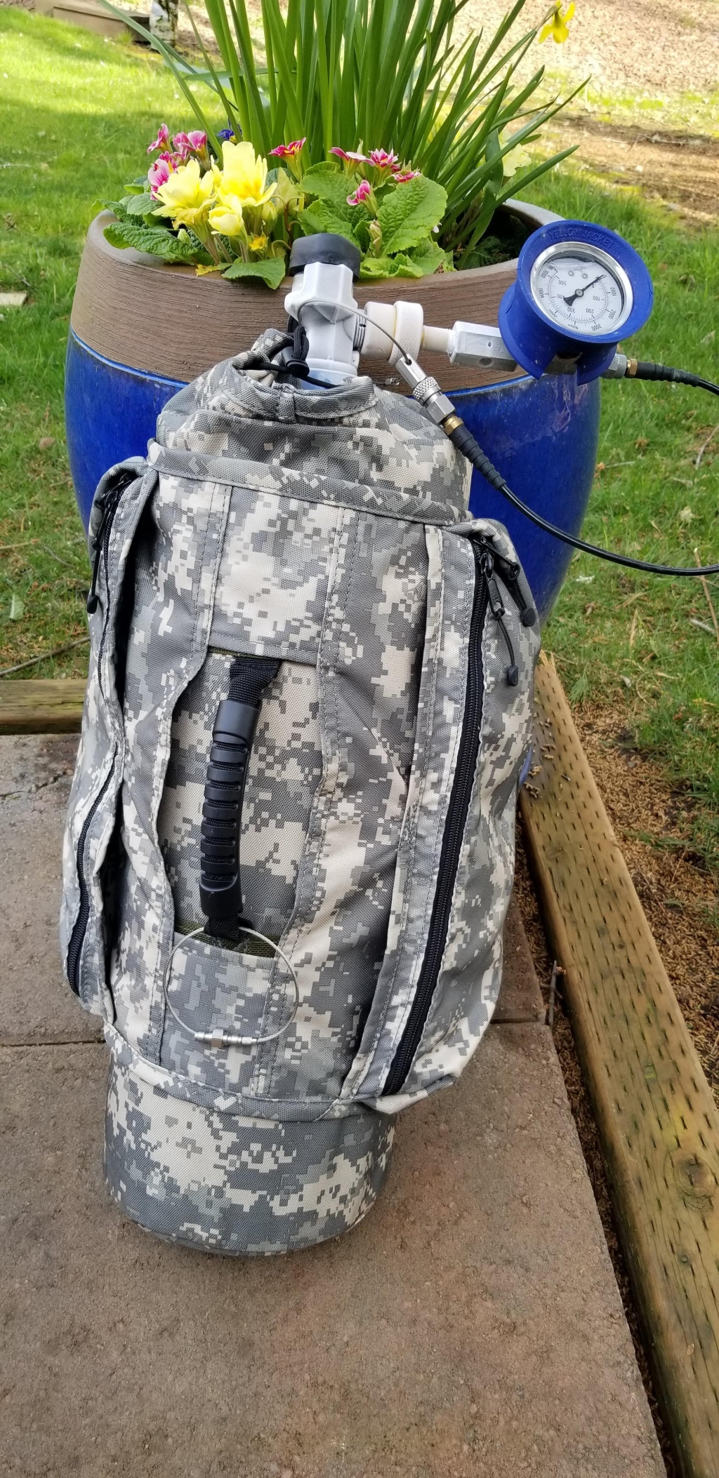 1582418937_7067885455e51cbf9878894.89136850_tank bag.jpg