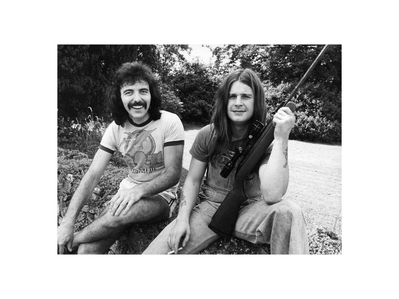 black_sabbath_iommi_and_ozzy_with_a_hunting_rifle_1977_print_2_h_003295941_6.1612996799.165362...jpg