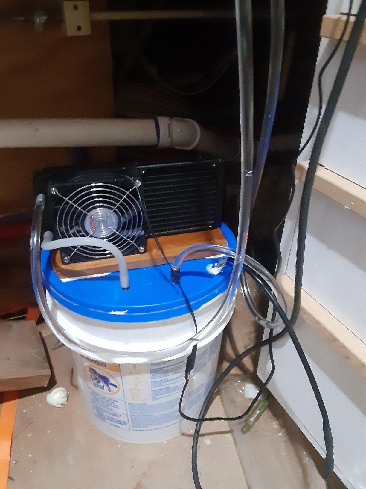 bucket close up.jpg
