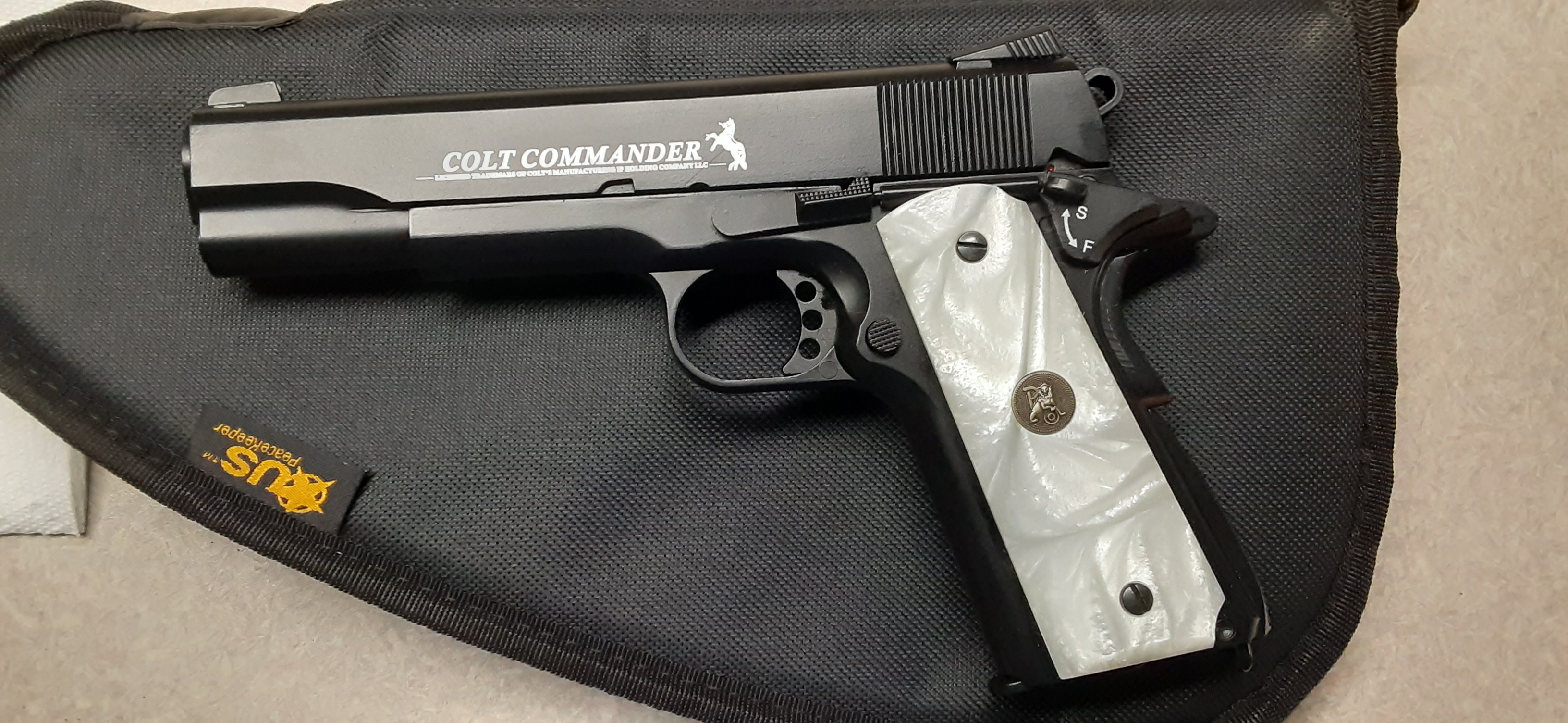 Colt Commander 1911.jpg