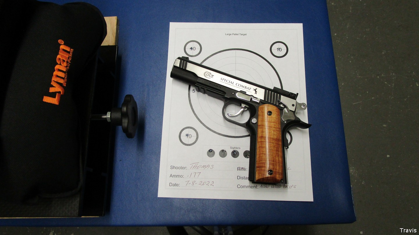 Colt Grips-200.jpg