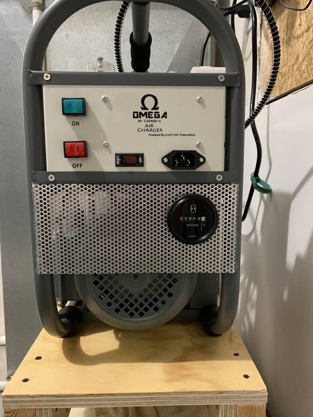 Omega clearance air compressor