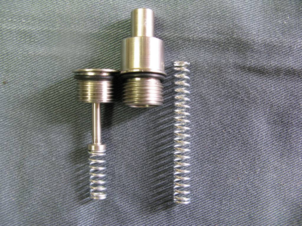 Stock plug and external plenum with spring.1600024404.JPG