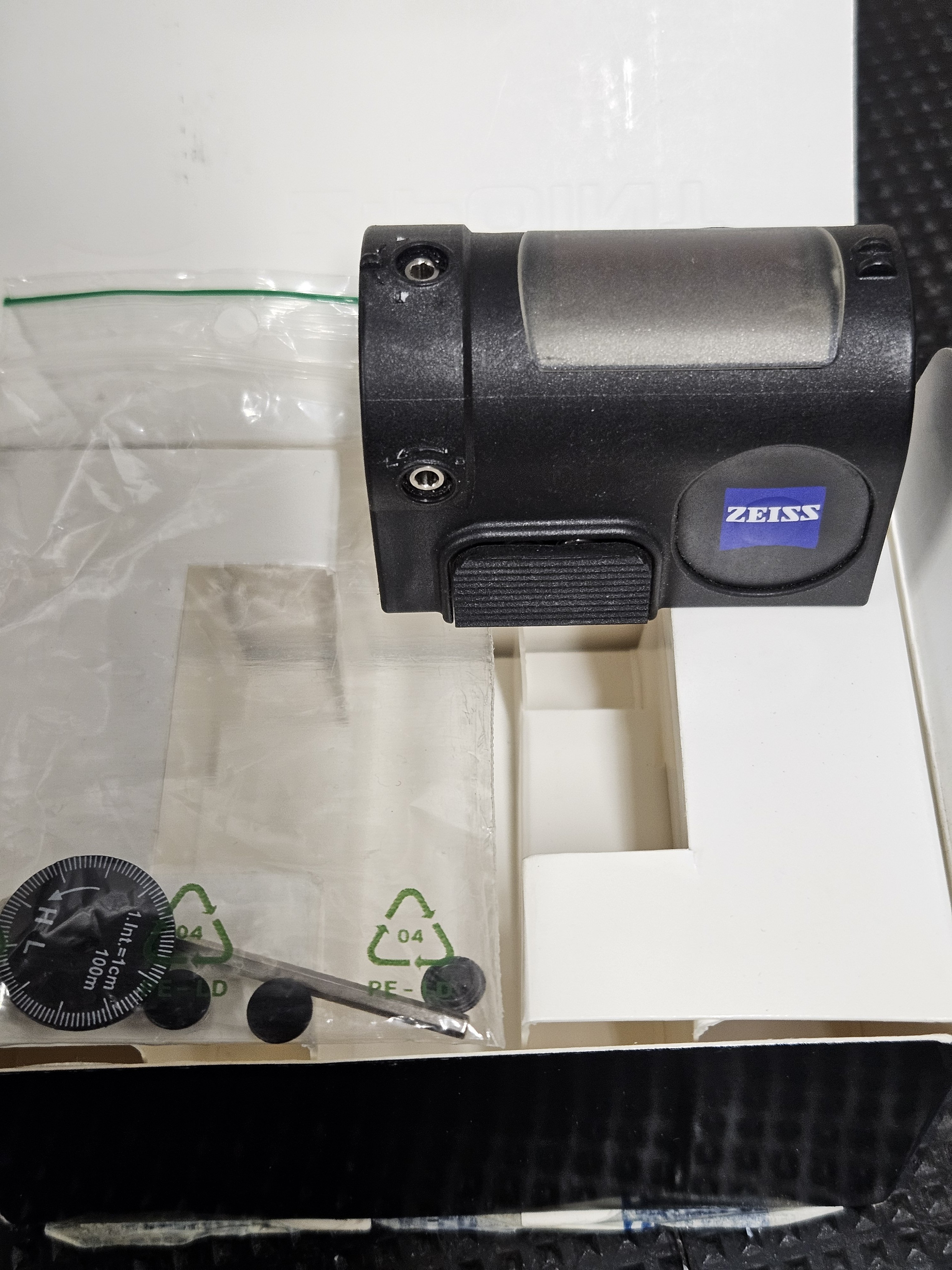 Zeiss Dot 1.jpg